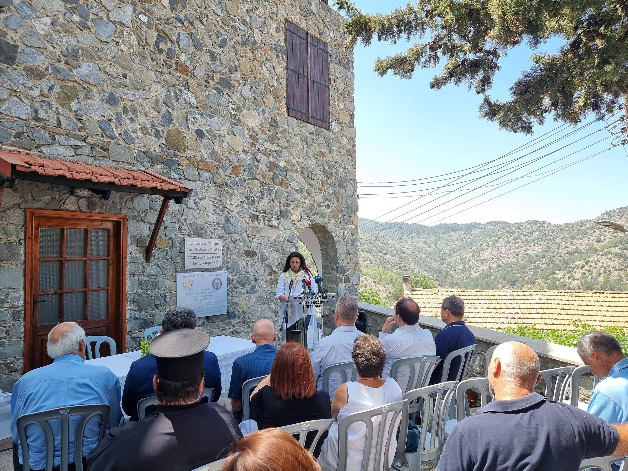Artistic meeting in the Cyprus mountains: Adamantios Diamantis